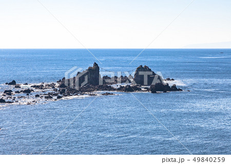 神奈川県 真鶴半島の三ツ石海岸 神奈川県 真鶴半島の三ツ石海岸 49840259