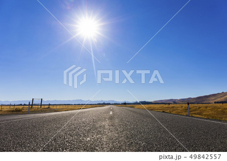 果てしなく続く道　道路 49842557