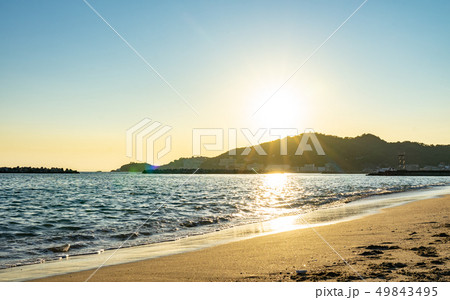 片男波海岸からの夕日 49843495