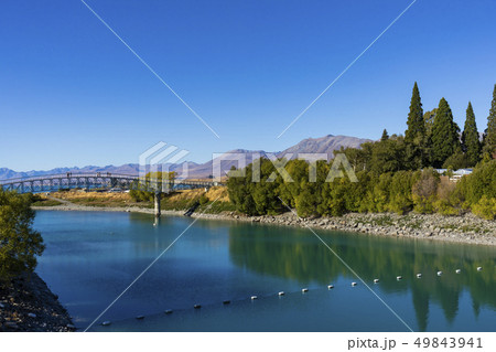 テカポ湖にかかる橋　Foot Bridge 49843941