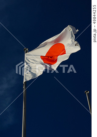 日本国国旗(日の丸)と青空 日本国国旗(日の丸)と青空 49844255