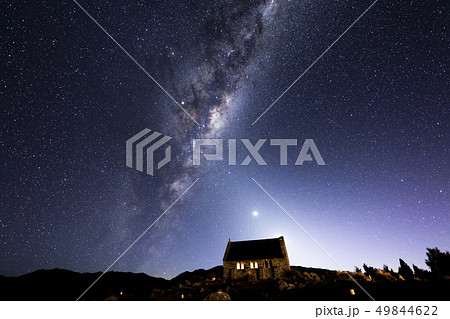 善き羊飼いの教会と天の川 テカポ湖の絶景 善き羊飼いの教会と天の川 テカポ湖の絶景 49844622