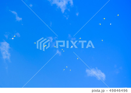 A large number of colorful helium balloons 49846496