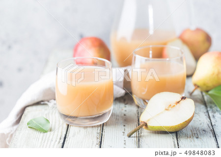 Fresh Pear Juice 49848083