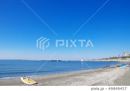 青い海と青い空／検見川の浜（千葉県千葉市美浜区） 49849457