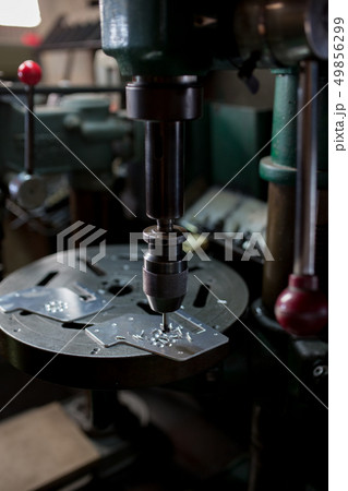 ボール盤で面取り加工 49856299