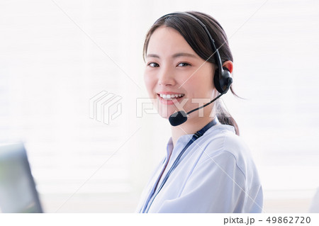 コールセンター 女性 コールセンター 女性 49862720