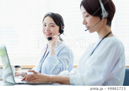 コールセンター 女性 コールセンター 女性 49862723