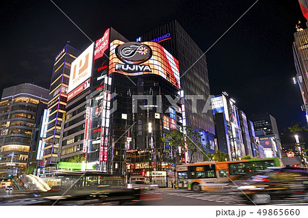 日本の東京都市景観  数寄屋橋の交差点から銀座を望む 49865660
