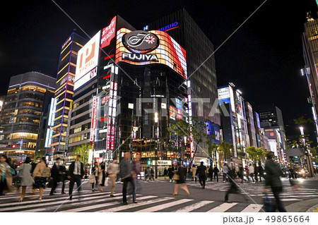 日本の東京都市景観  数寄屋橋の交差点から銀座を望む 49865664