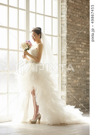 女性　ブライダル 49867455