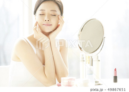 女性　ビューティー 49867651