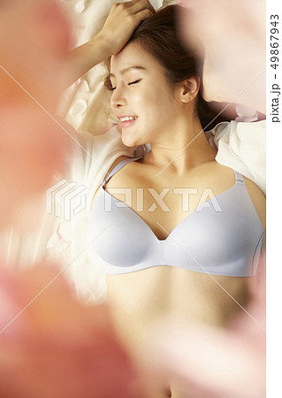 女性　ビューティー 49867943