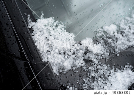 気象現象 雹（+自動車） 49868805