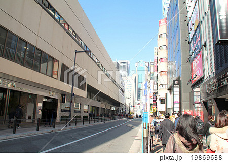 大阪梅田の街並み 49869638