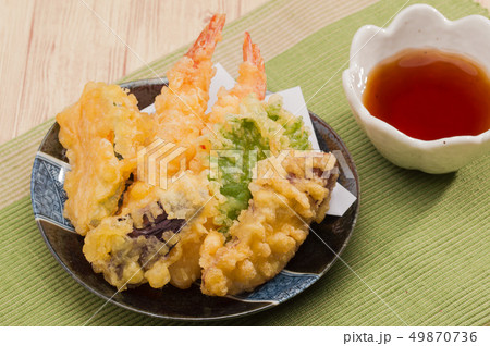 天ぷらの盛り合わせ 49870736