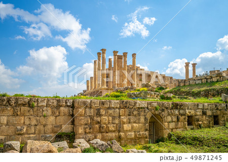 Temple of Zeus in jerash, amman, jordan 49871245