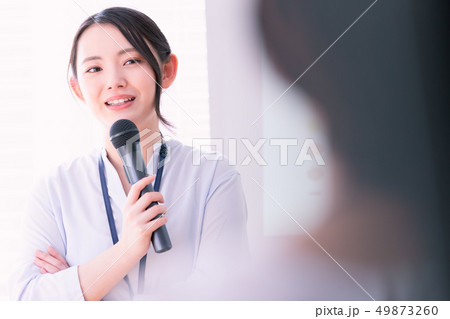 女性 ビジネス セミナー プレゼン 女性 ビジネス セミナー プレゼン 49873260