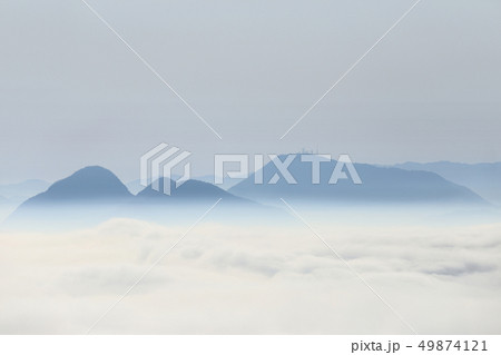 濃霧の三豊平野、善通寺五岳と大麻山 49874121