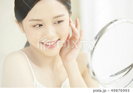 女性　ビューティー 49876993