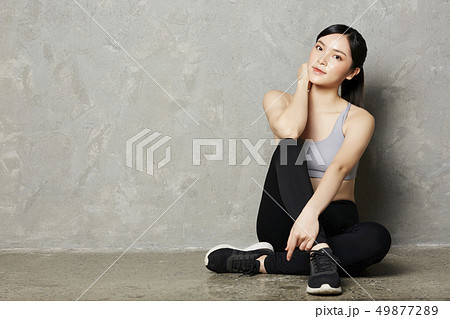 女性　スポーツウェア 49877289
