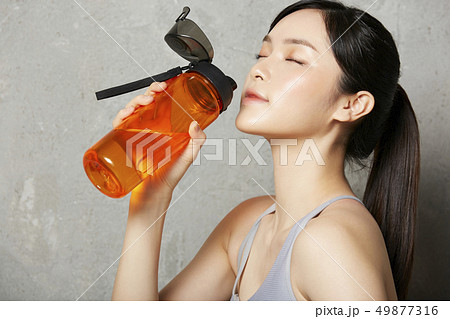 女性　スポーツウェア 49877316