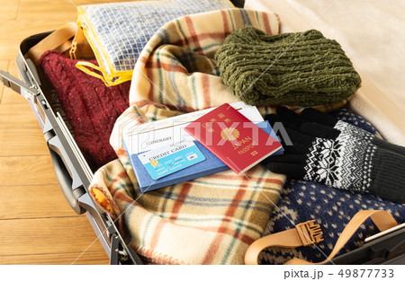 スーツケース 海外旅行保険付クレジットカード 冬 旅行 出張 パスポート セーター スーツケース 海外旅行保険付クレジットカード 冬 旅行 出張 パスポート セーター 49877733