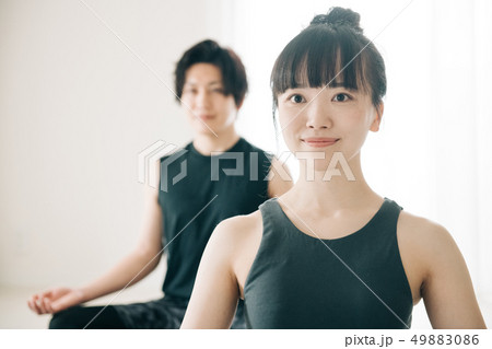 ホットヨガ 日本人 男性 女性 ホットヨガ 日本人 男性 女性 49883086