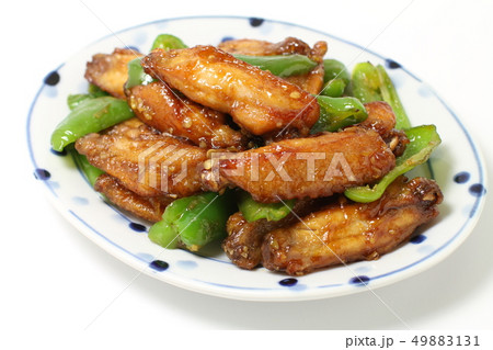 鶏肉とピーマンの炒め物、夏野菜と鶏手羽中の甘辛炒め 49883131