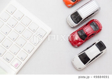 ミニカーと電卓 保険 マイカー ミニカーと電卓 保険 マイカー 49884691