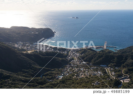 天上山から見下ろす神津島　 49885199