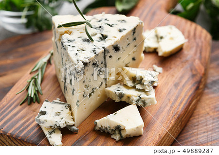 Blue cheese on board Blue cheese on board 49889287