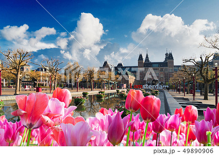 Rijksmuseum and Statue I am Amsterdam 49890906