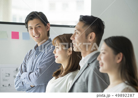 ポートレート　4人　男女 49892287