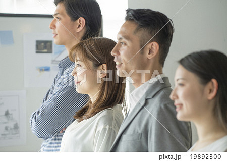 ポートレート 4人 男女 ポートレート 4人 男女 49892300