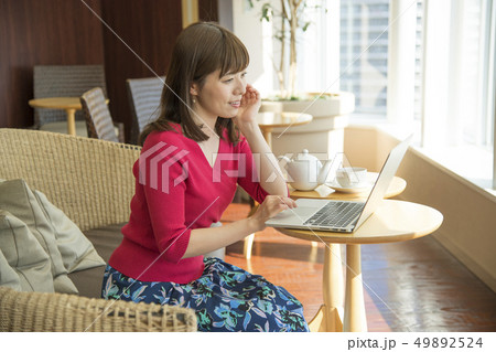 シェアオフィス 女性 PC カフェ シェアオフィス 女性 PC カフェ 49892524