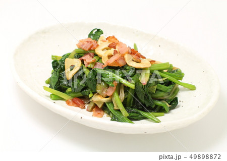 ホウレンソウとベーコンのニンニク風味の炒め、と野菜の炒め物、ほうれん草、ソテー 49898872