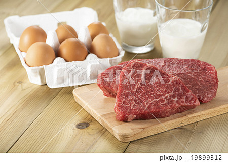 牛肉と卵と牛乳 49899312