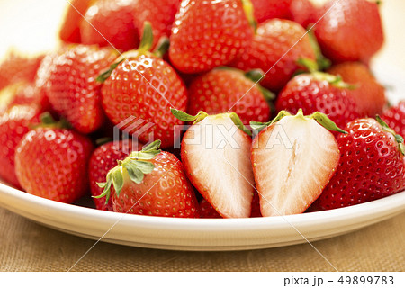 カットした苺 49899783