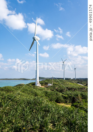 西平安名崎の風車を見る風景 西平安名崎の風車を見る風景 49901574