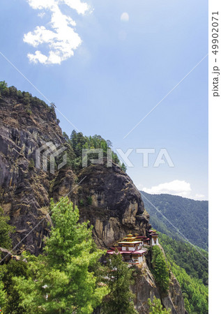 絶壁に造られたタクツァン僧院 49902071