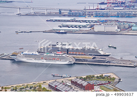 横浜港と豪華客船 横浜港と豪華客船 49903637