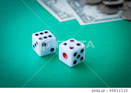 サイコロ　ギャンブル　ダイス　ゲーム 49911110