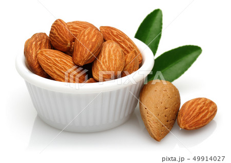 Almonds in the bowl isolated on white Almonds in the bowl isolated on white 49914027
