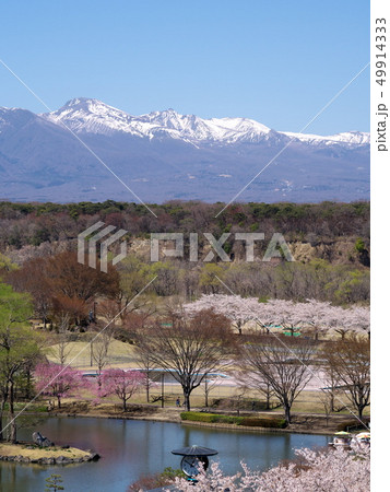 黒磯公園からの那珂川河畔公園と那須連山の風景の写真素材