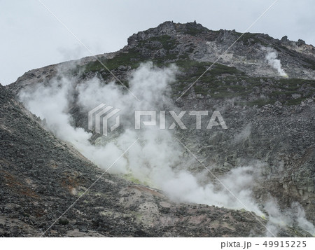 北海道弟子屈町の活火山・硫黄山 49915225