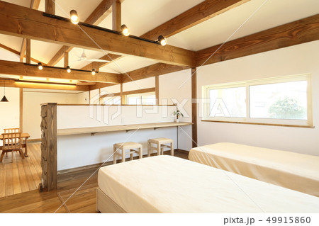ペット同居型デザイナーズ住宅のお洒落な寝室 ペット同居型デザイナーズ住宅のお洒落な寝室 49915860
