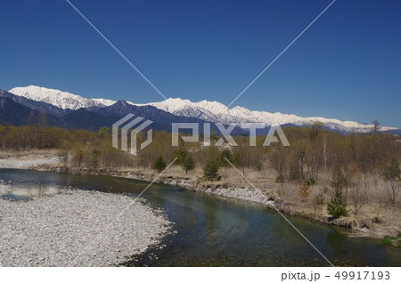 信州　安曇野　高瀬川と北アルプス後立山連峰（初春） 49917193