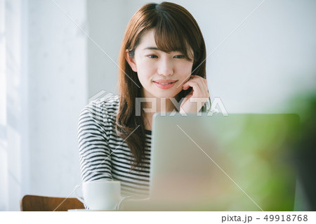 女性 PC 女性 PC 49918768
