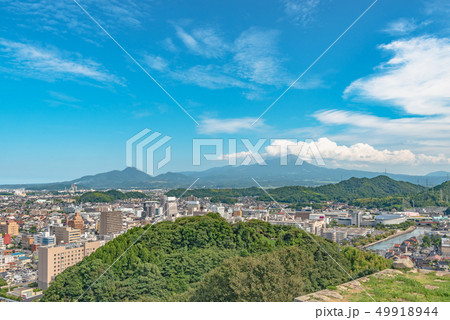 米子城天守跡からの米子市街地と大山の展望 49918944